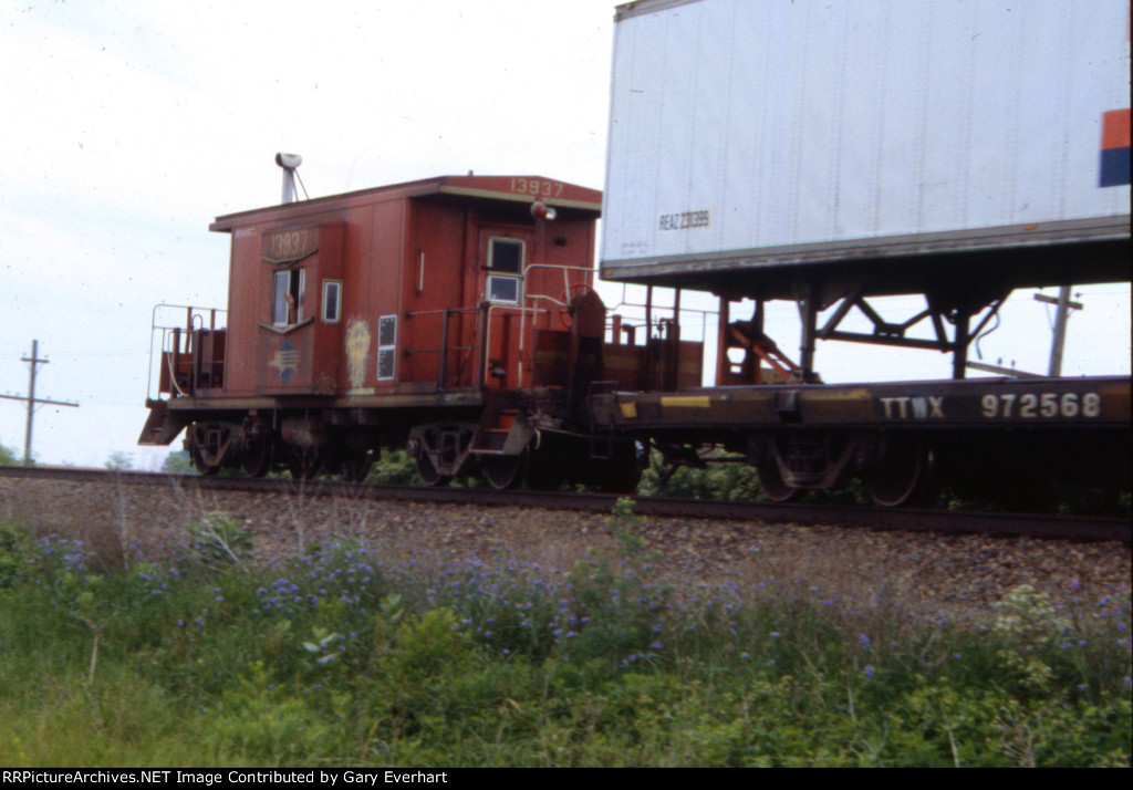 MO Transfer Caboose #13937 - Missouri Pacific